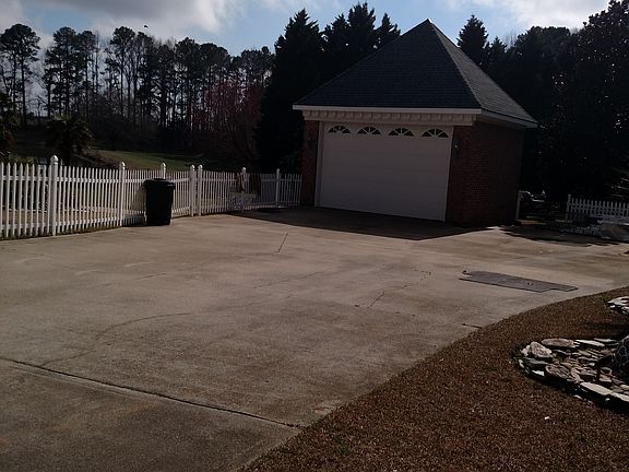 Detached Garage