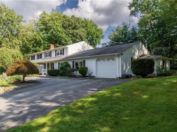 94 Carriage Dr, Lincoln, RI 02865