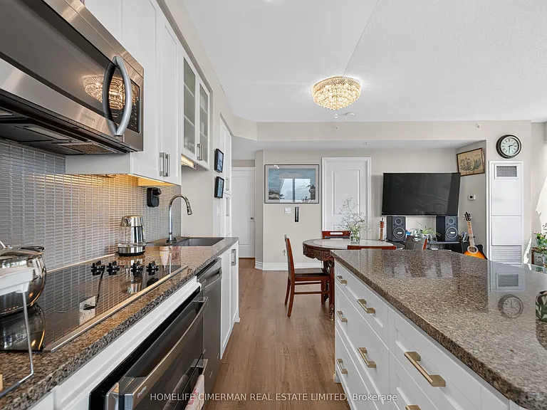 9090 Yonge St #1010 — Photo 29