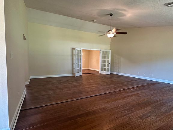 3rd image of 18 Hickory Ave