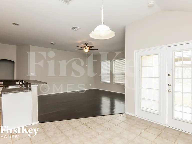 10408 Bradshaw Dr — Photo 4
