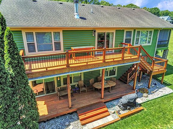 3rd image of 230 Indian Point Rd