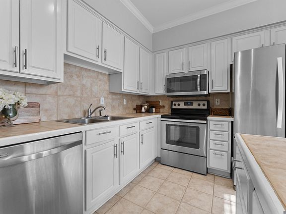 5th image of 2210 Christian St APT 36