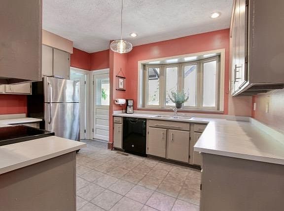 3rd image of 811 Oak Hill Dr