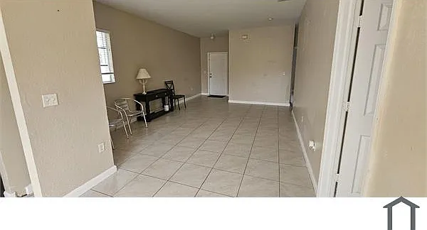 2711 NE 4th St #204 — Photo 4