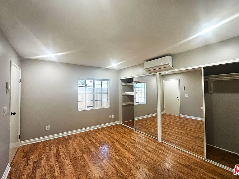 6946 1/2 Jellico Ave — Photo 14