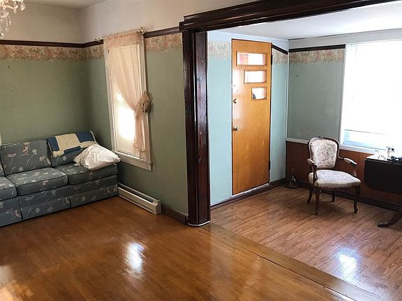 3rd image of 6 Tamarack St
