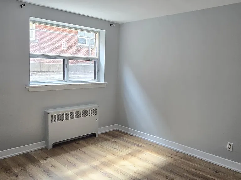 316 The Kingsway — Photo 1