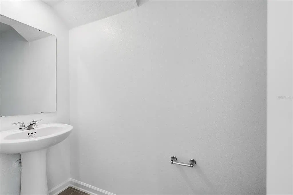 3 bed, 2.5 bath, 1689 sqft, $1,850 — Photo 4