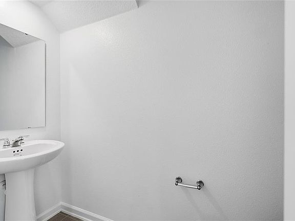 5th image of 3092 Chromatic St