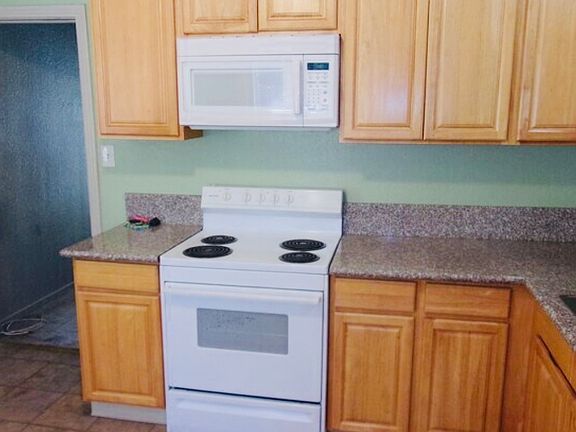 4th image of 5541 49th St