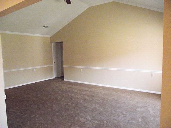 3rd image of 302 S Yaupon St