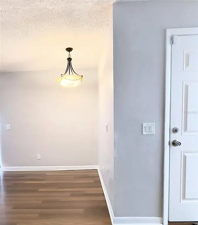 2 bed, 2.0 bath, 927 sqft, $2,099 — Photo 4