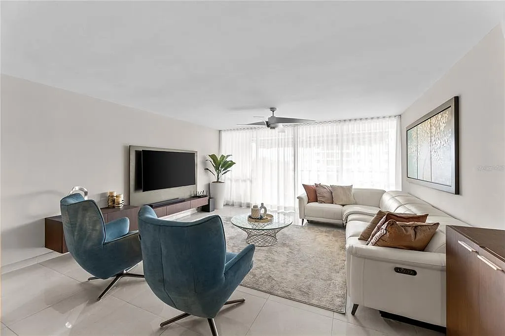 3 bed, 2.0 bath, 1717 sqft, $4,500 — Photo 4
