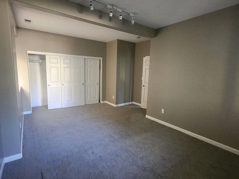 1921 Quail Creek Ct — Photo 32