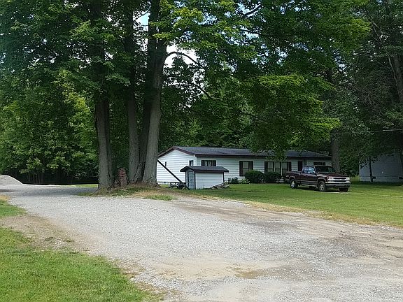 3rd image of 1072 W McConnell Ct