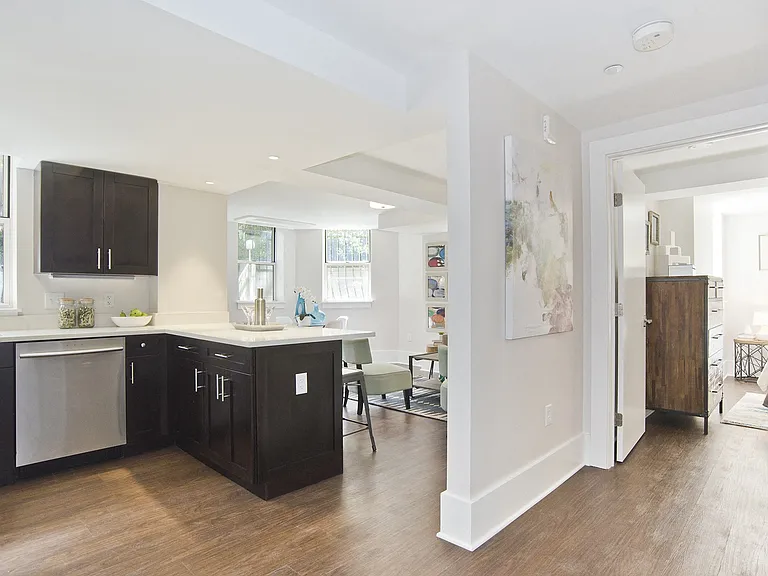 Sedgwick Gardens Apartments — Photo 10
