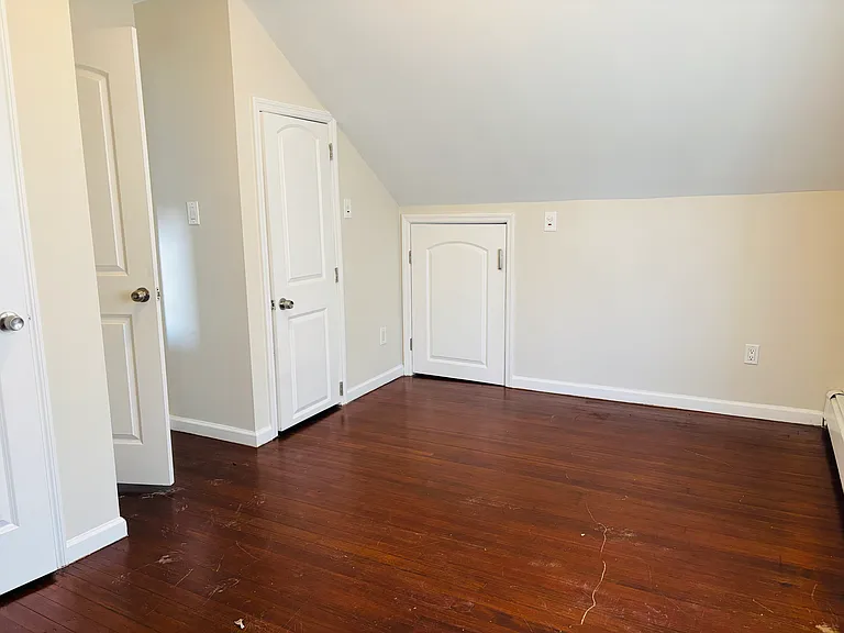 146 Westbury Ave — Photo 12