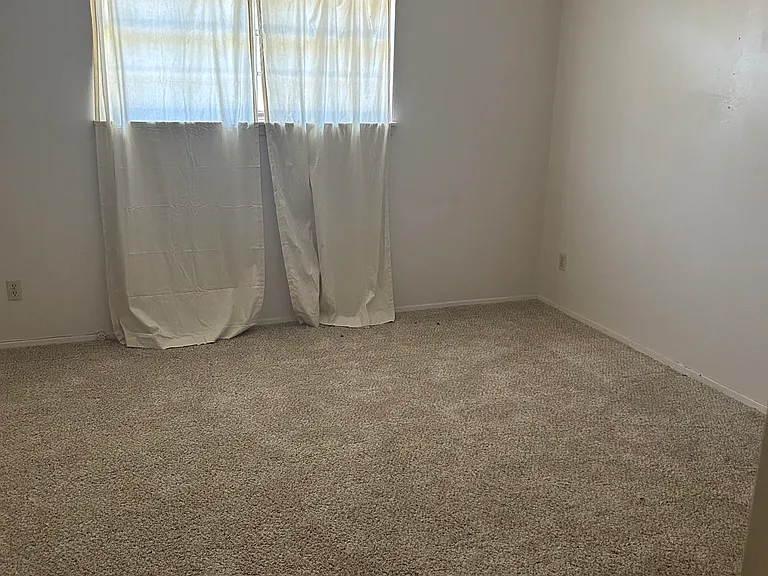 1817 Richland Dr — Photo 2