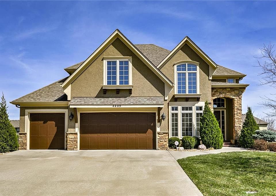 1st image of 4409 NE Georgian Dr