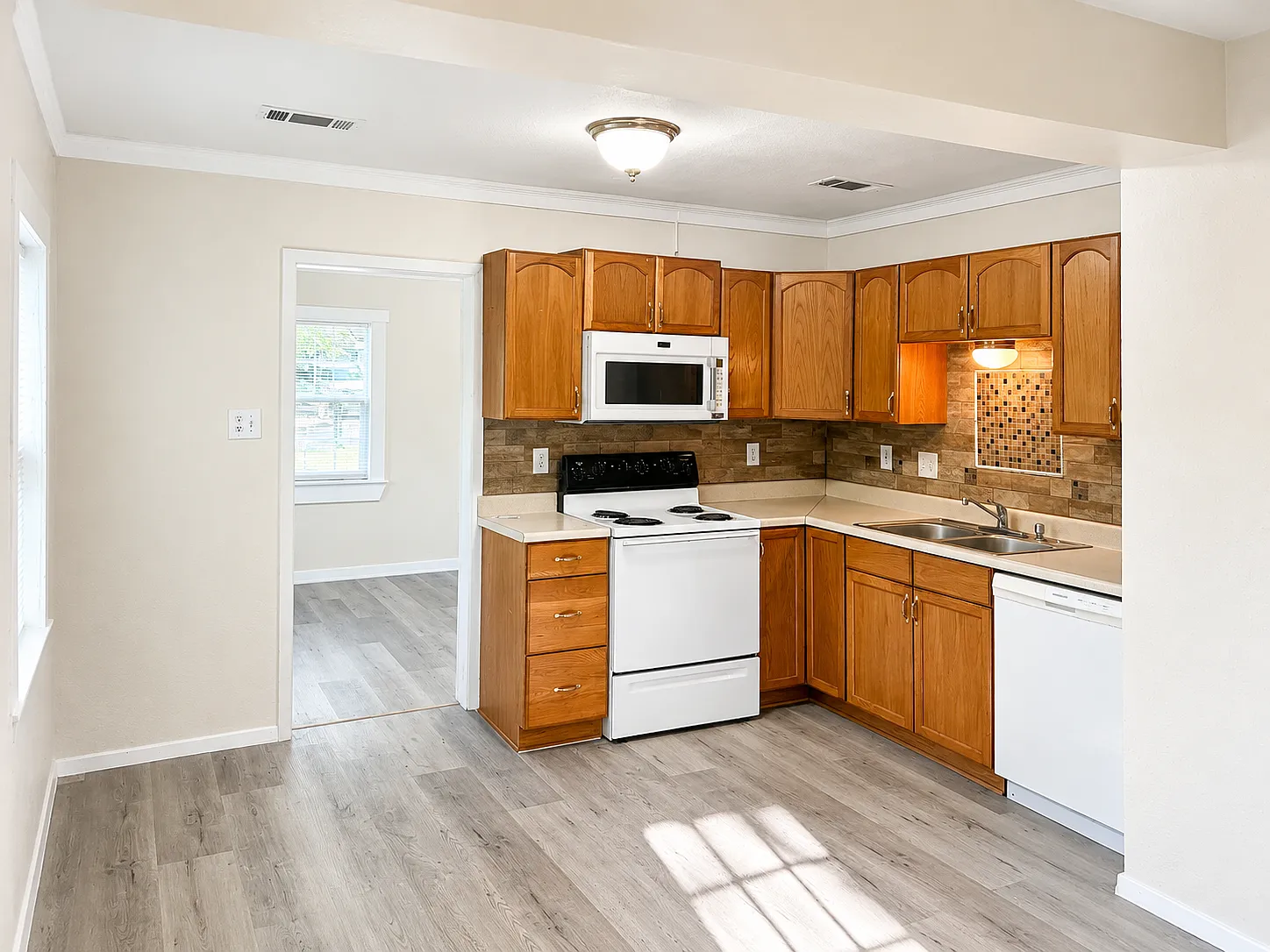 2 bed, 900 sqft, $1,500 — Photo 3