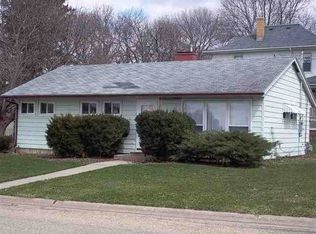 202 N Cherry Ave, Polo, IL 61064