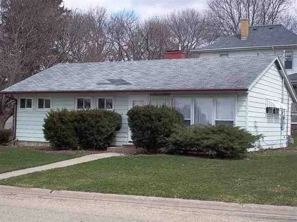 202 N Cherry Ave, Polo, IL 61064
