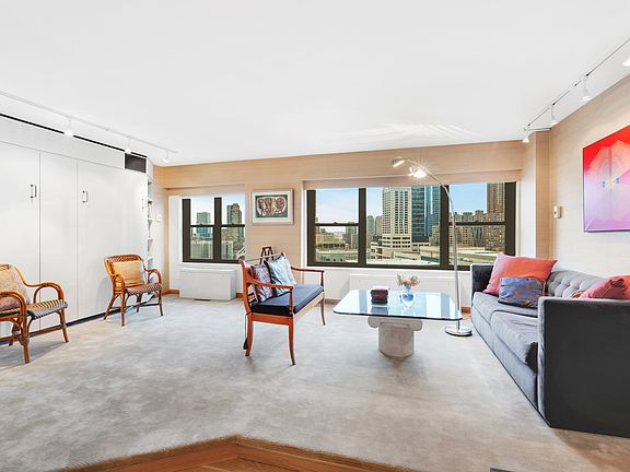3rd image of 20 W 64th St APT 14F