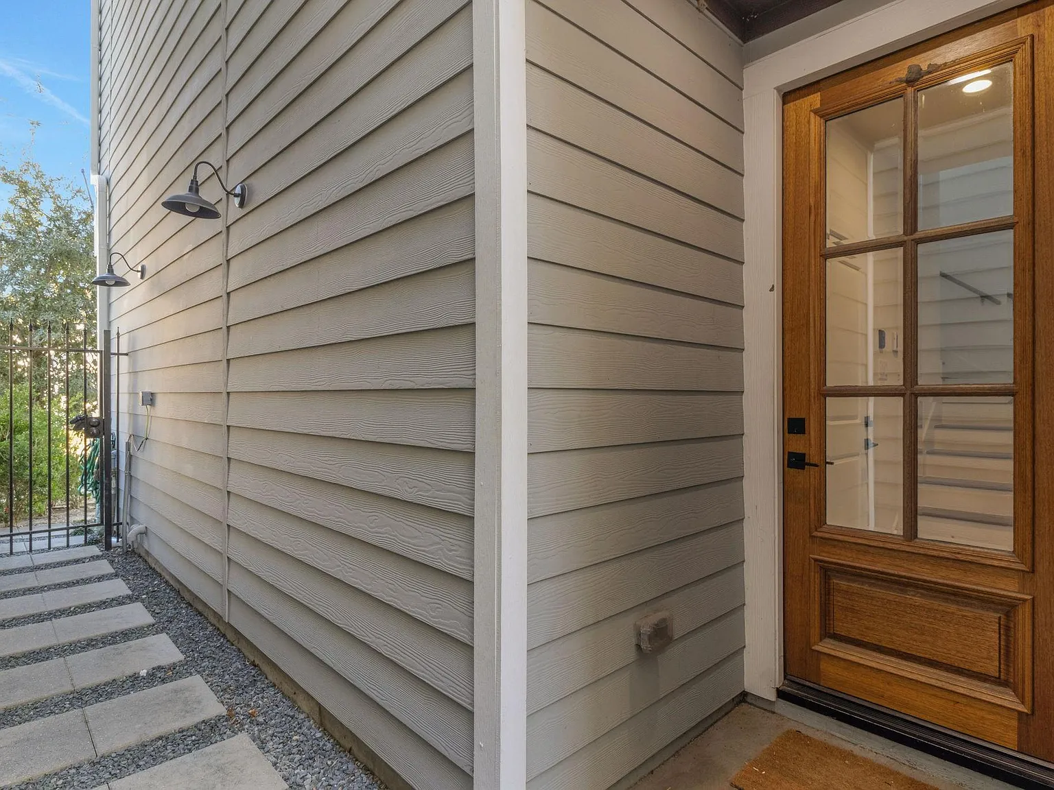 3 bed, 3.5 bath, 1817 sqft, $2,550 — Photo 4