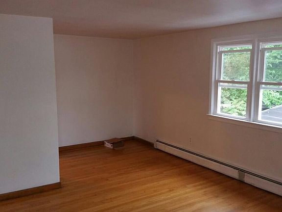 3rd image of 7-10 Henderson Blvd