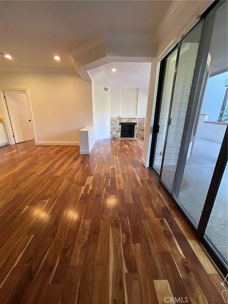 2559 Plaza Del Amo — Photo 3