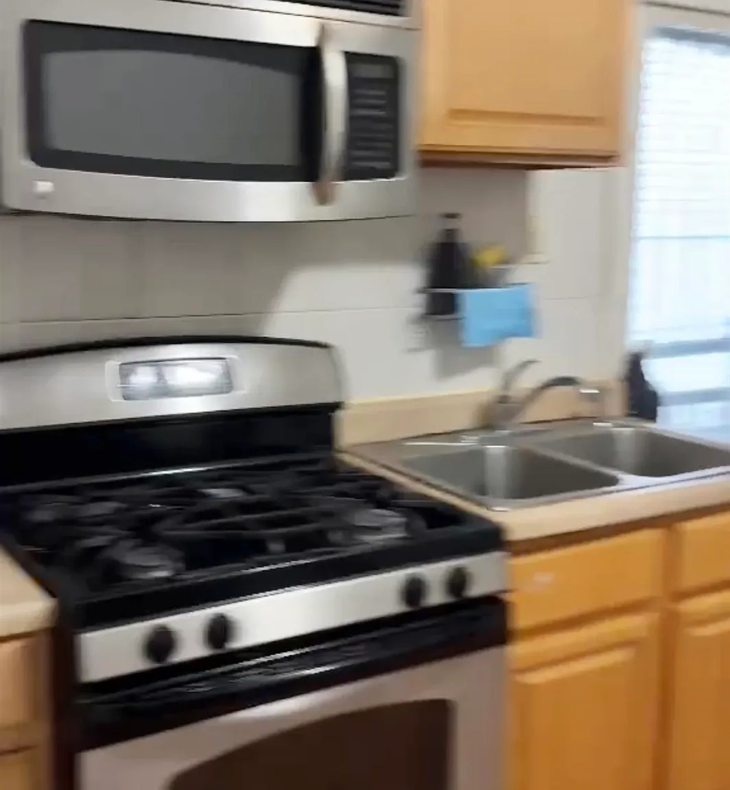 2 bed, 1.0 bath, $1,800 — Photo 2