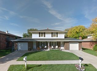 1337 Honeysuckle Ln, Neenah, WI 54956