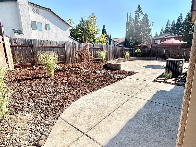 981 Pearce Ct — Photo 24