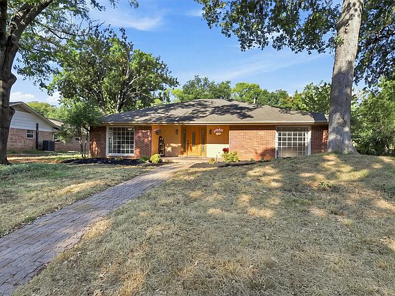 3rd image of 3904 Shady Valley Dr