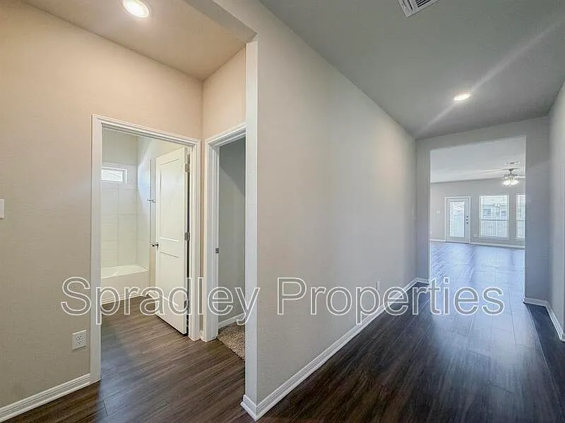 4 bed, 3.0 bath, 1789 sqft, $2,195 — Photo 4