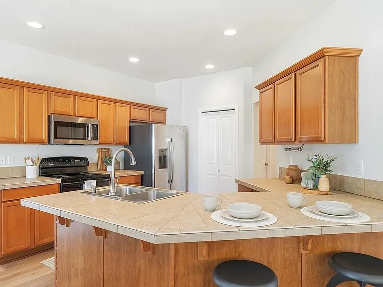 24064 SE 262nd St — Photo 6