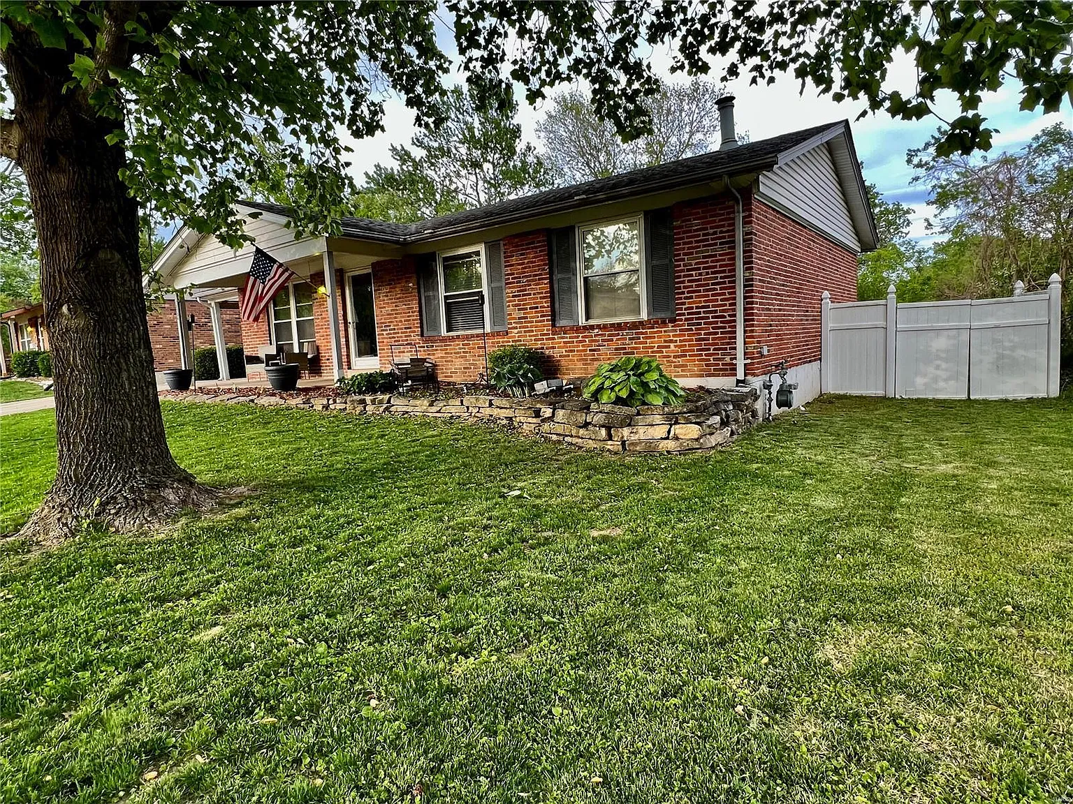 1736 Battlefield Dr photo 1
