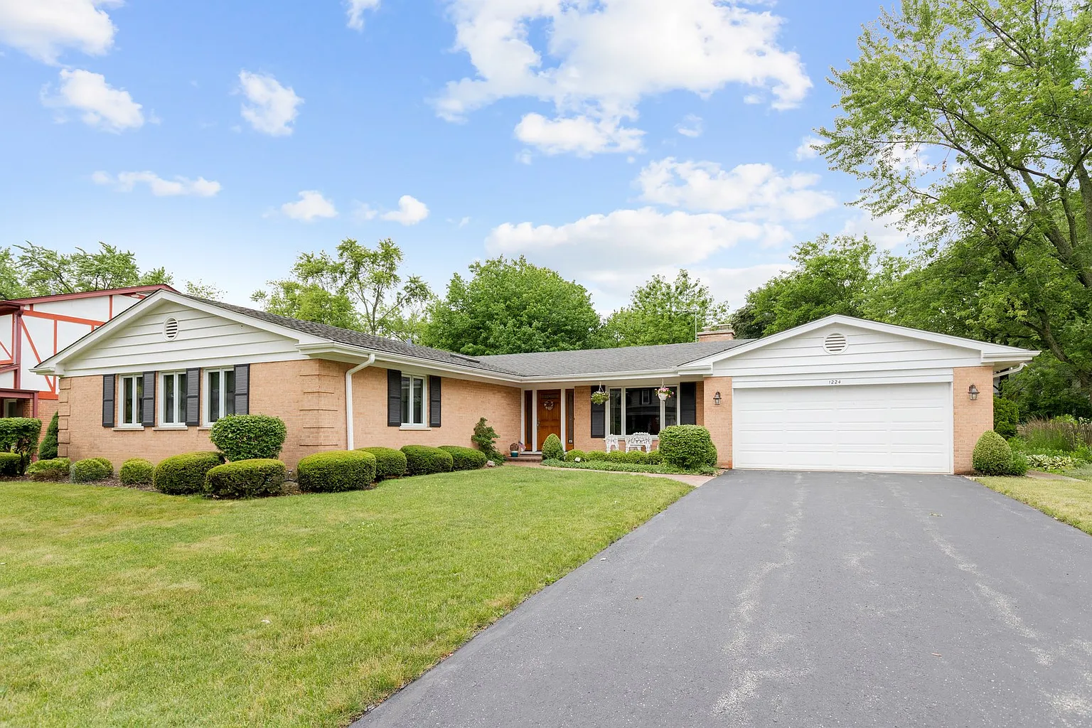 1224 Crestwood Dr photo 1