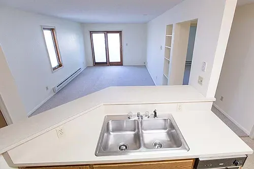 1 bed, 800 sqft, $910 — Photo 2
