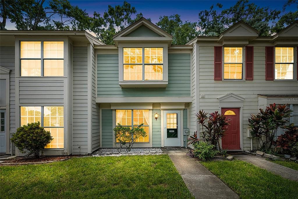 Lucy　0417 Chalk Leather Shoulder Bag For Women | Abbey Mews AW25 | Radley