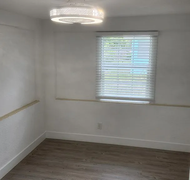 549 Martha Dr — Photo 7