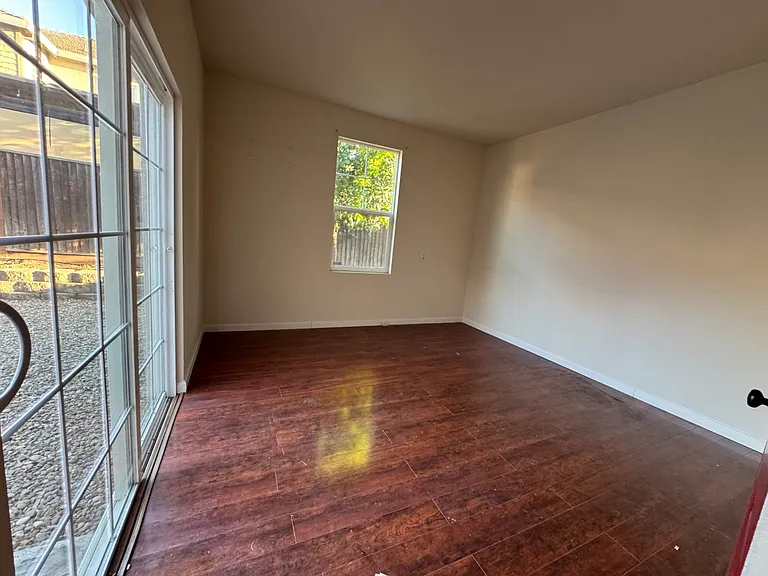 2912 Safford Ave — Photo 24