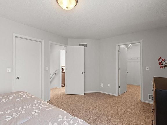 3rd image of 804A Wescott Sq