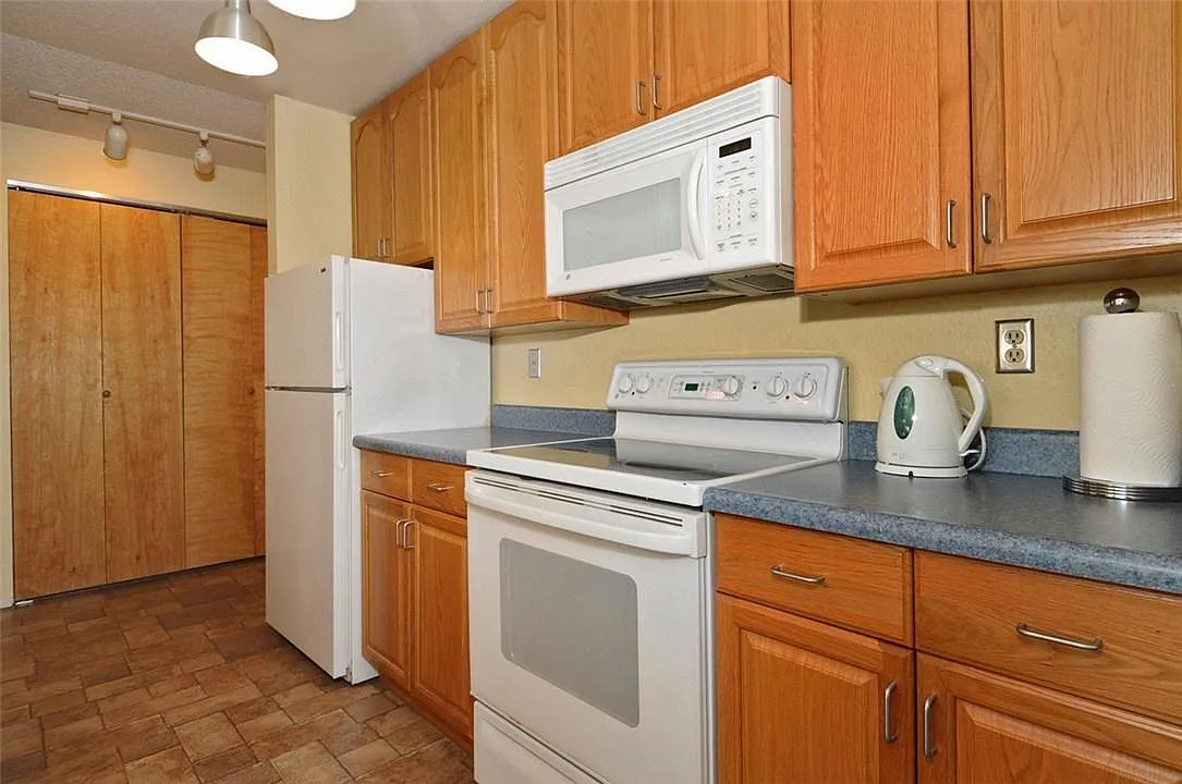 2 bed, 974 sqft, $2,295 — Photo 2
