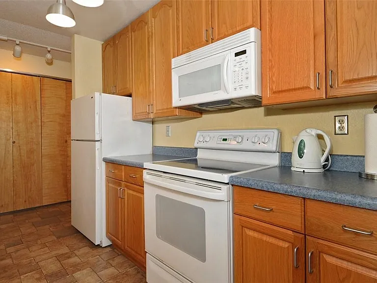 18100 15th Ave NE #C318 — Photo 2