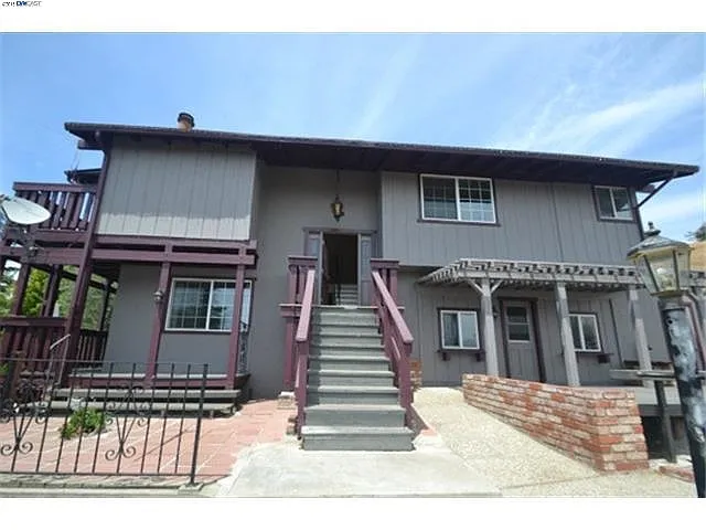 3695 Nob Hill Dr photo 1