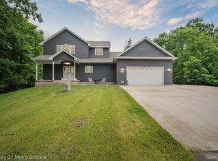 9119 Hegel Rd, Goodrich, MI 48438