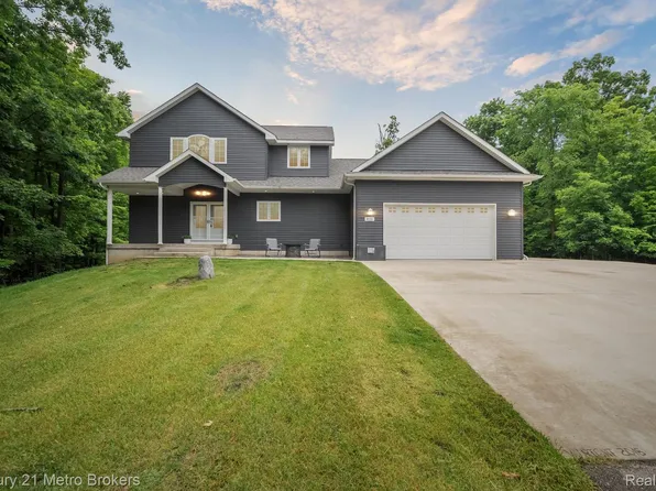 9119 Hegel Rd, Goodrich, MI 48438