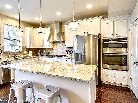 4th image of 120 Vanguard Ln